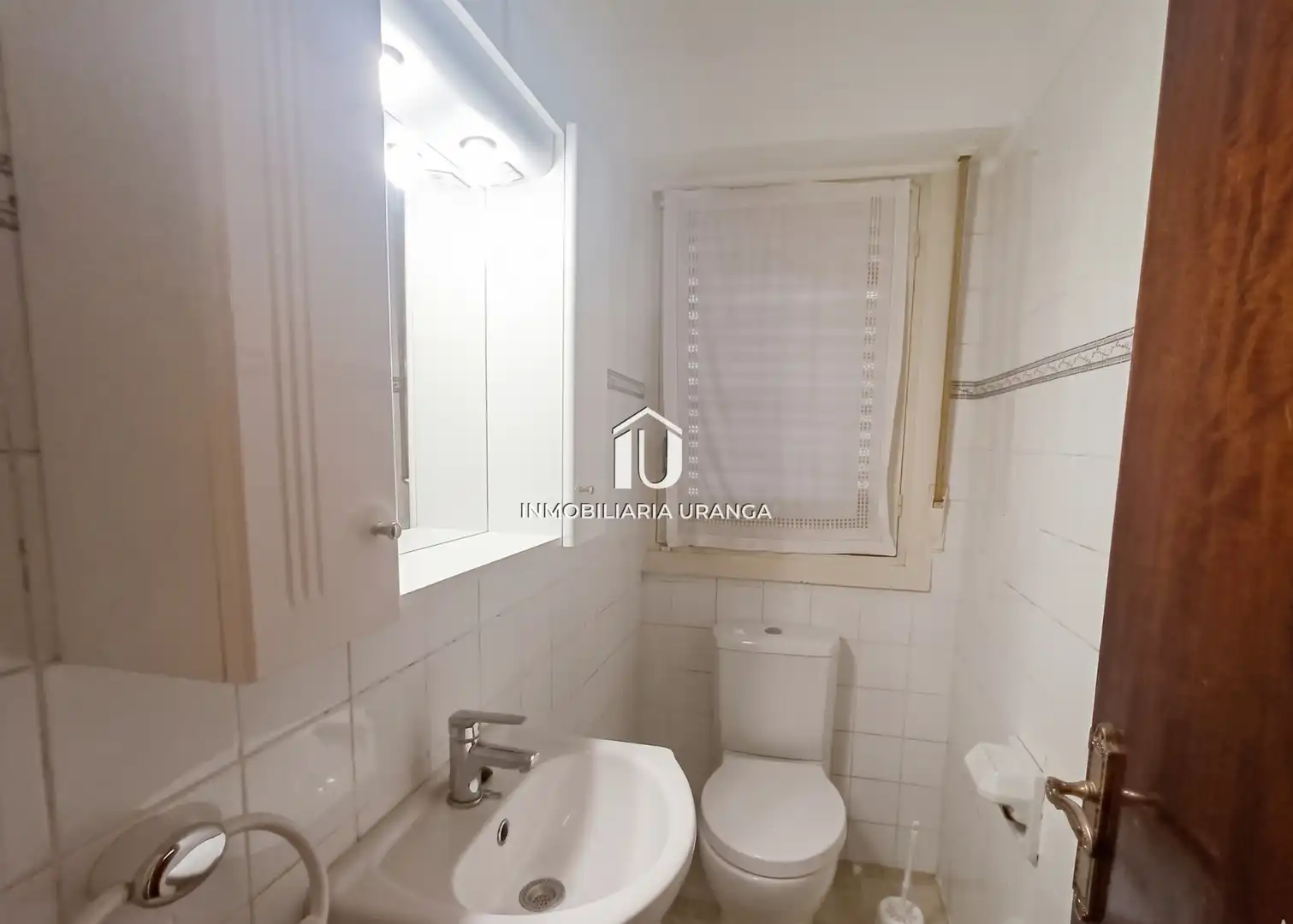 Bathroom of Flat for sale in Laredo  with Terrace and Furnished