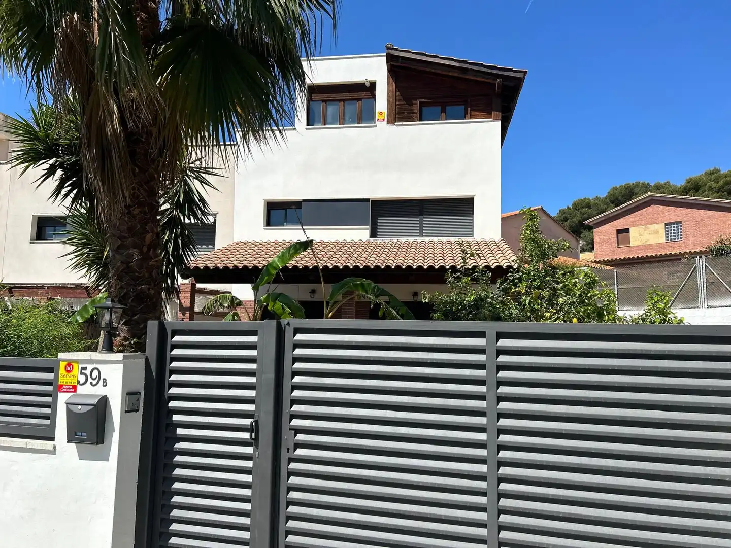 Vista exterior de Casa adosada en venta en Vilanova i la Geltrú con Aire acondicionado, Calefacción y Jardín privado