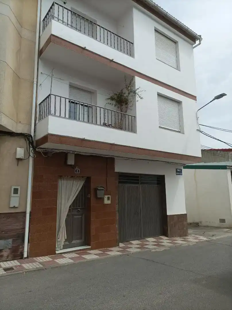 Vista exterior de Casa adosada en venda en Noalejo amb Aire condicionat, Jardí privat i Traster