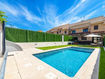 Casa a schiera con piscina in vendita a Calle de Simón Pedro 35