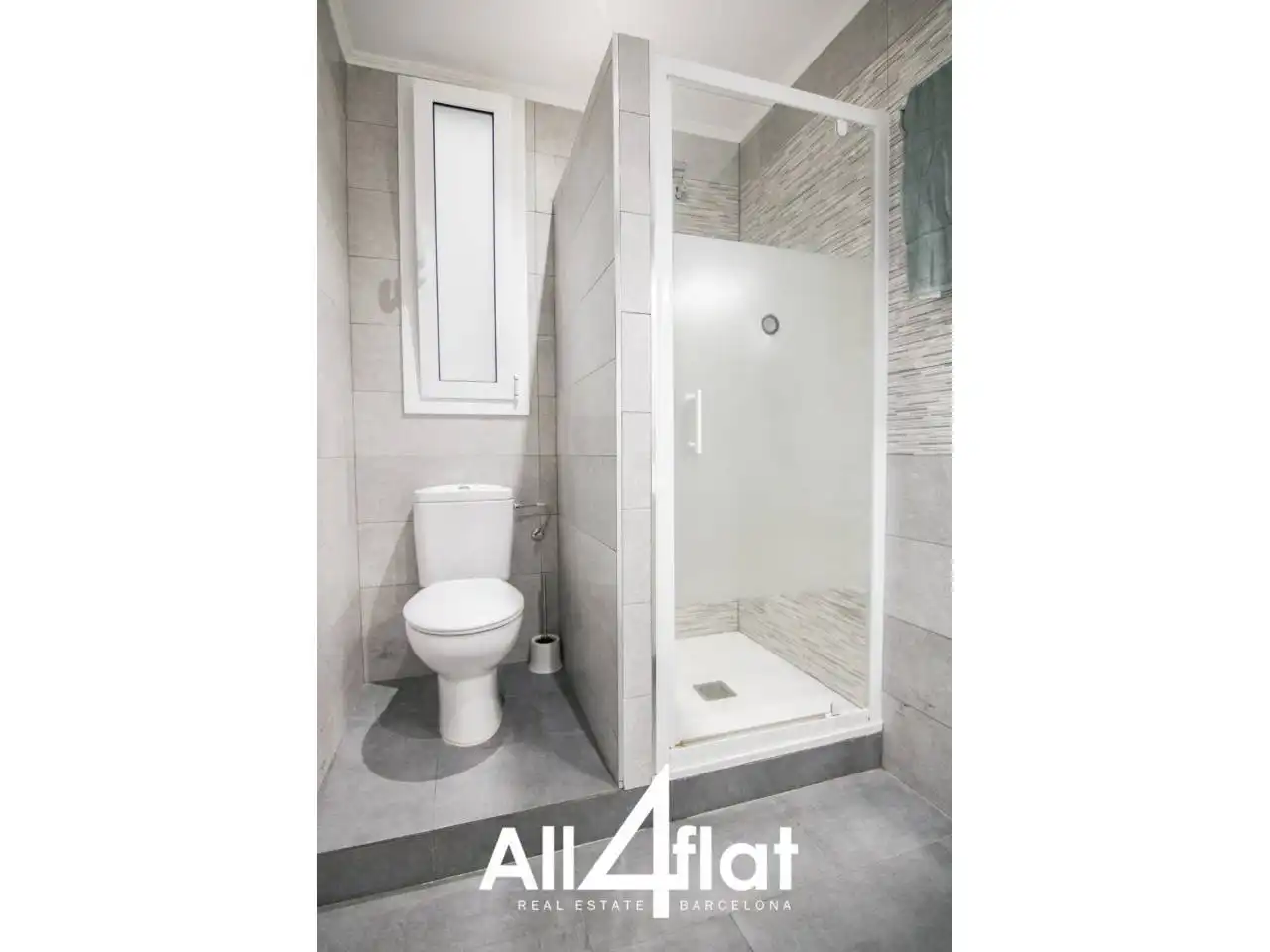Bathroom of Flat for rent in Barcelona  with Air Conditioner, Parquet flooring and Terrace