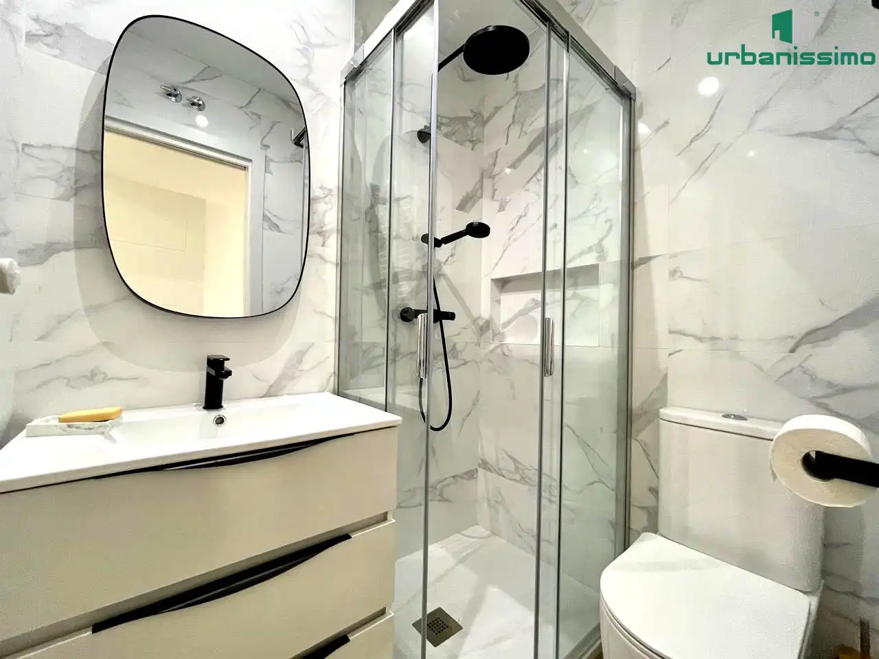 Baño de Apartamento de alquiler en Madrid con Aire acondicionado, Calefacción y Terraza