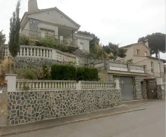 Vista exterior de Casa o chalet en venta en Alella con Jardín privado, Terraza y Balcón
