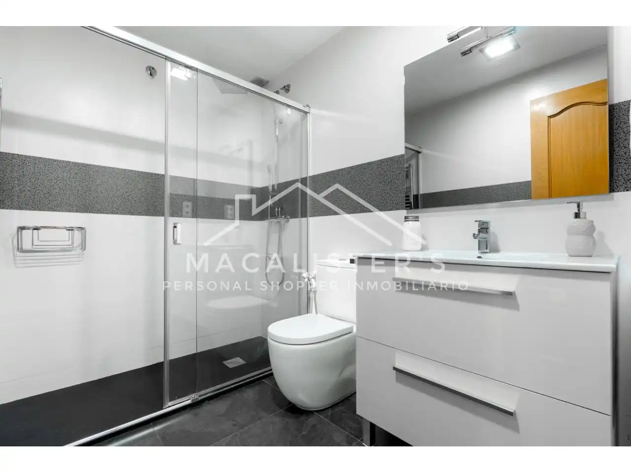 Baño de Casa adosada en venta en Vilassar de Mar con Aire acondicionado, Calefacción y Jardín privado
