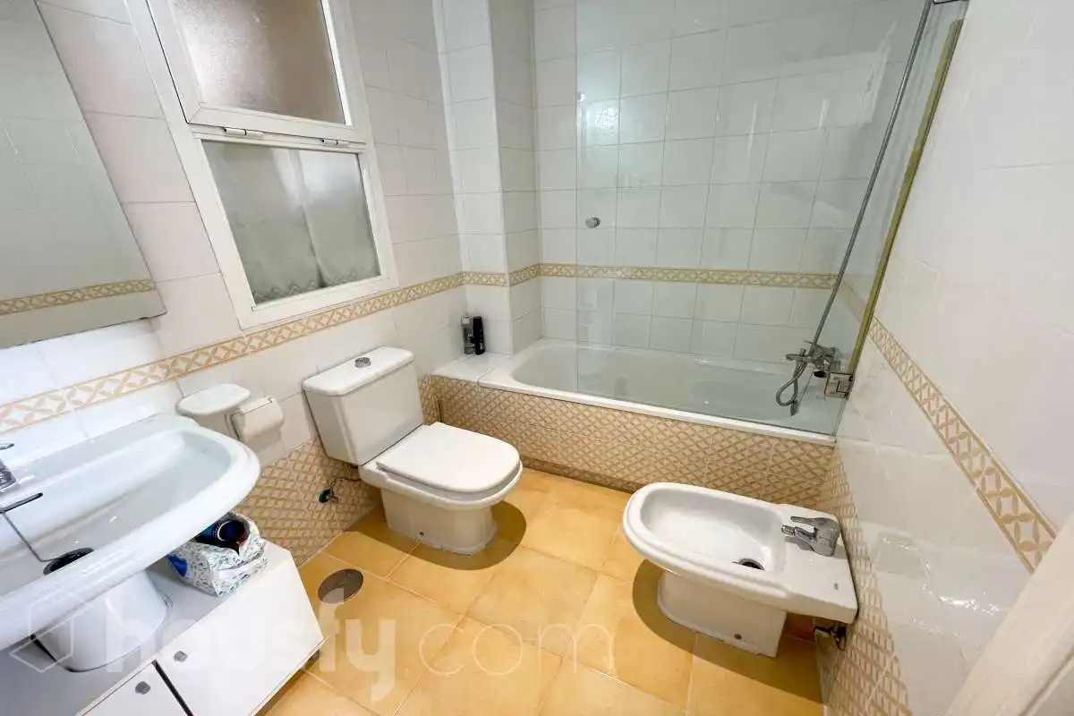 Bany de Casa o xalet en venda en Bormujos amb Aire condicionat, Jardí privat i Terrassa