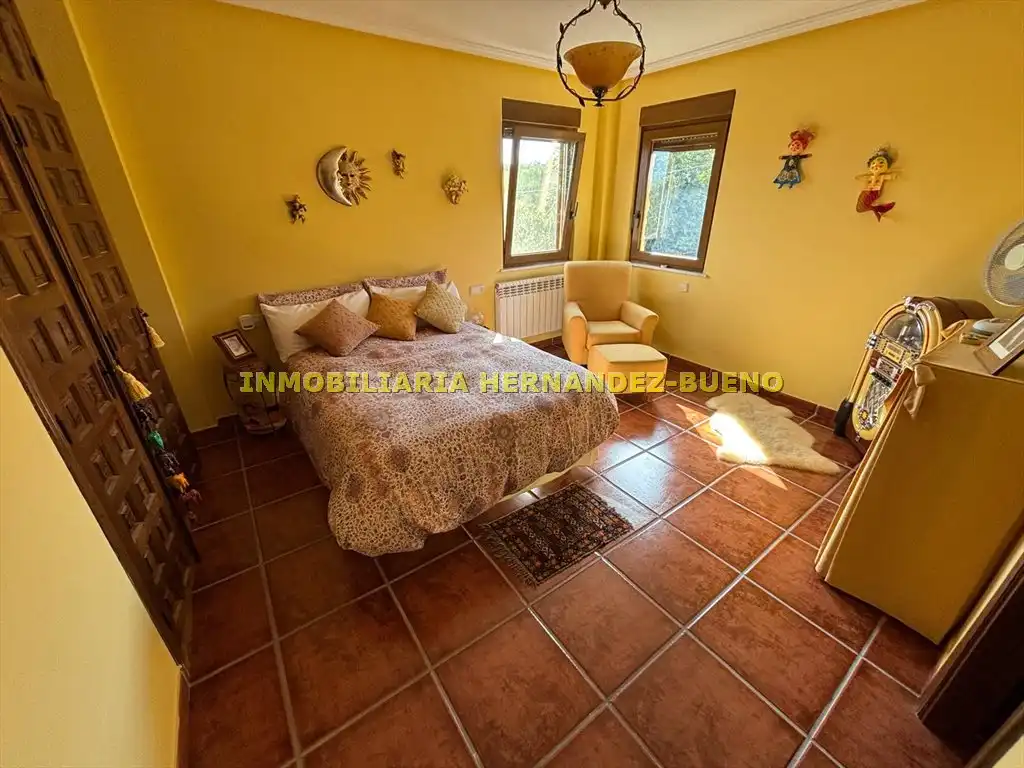 Dormitori de Casa o xalet en venda en Sequeros amb Calefacció, Jardí privat i Terrassa