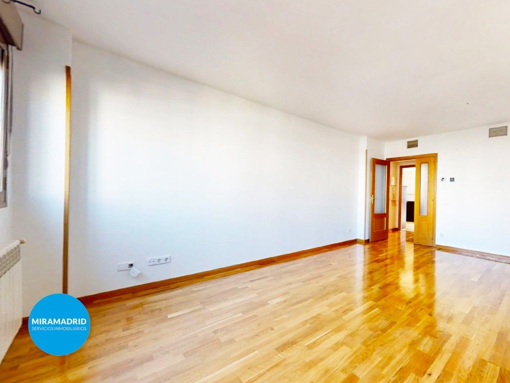 Sala d'estar de Pis en venda en San Sebastián de los Reyes amb Aire condicionat