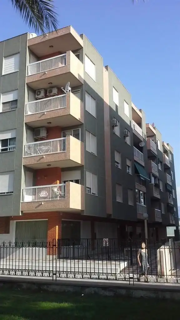Pis amb terrassa en venda a Calle Acequia 2