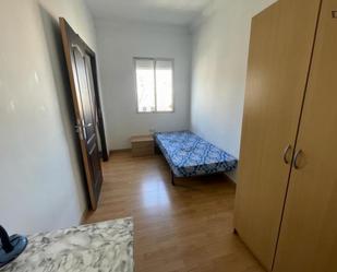 Bedroom of Apartment to share in  Sevilla Capital  with Washing machine, Microwave and Internet