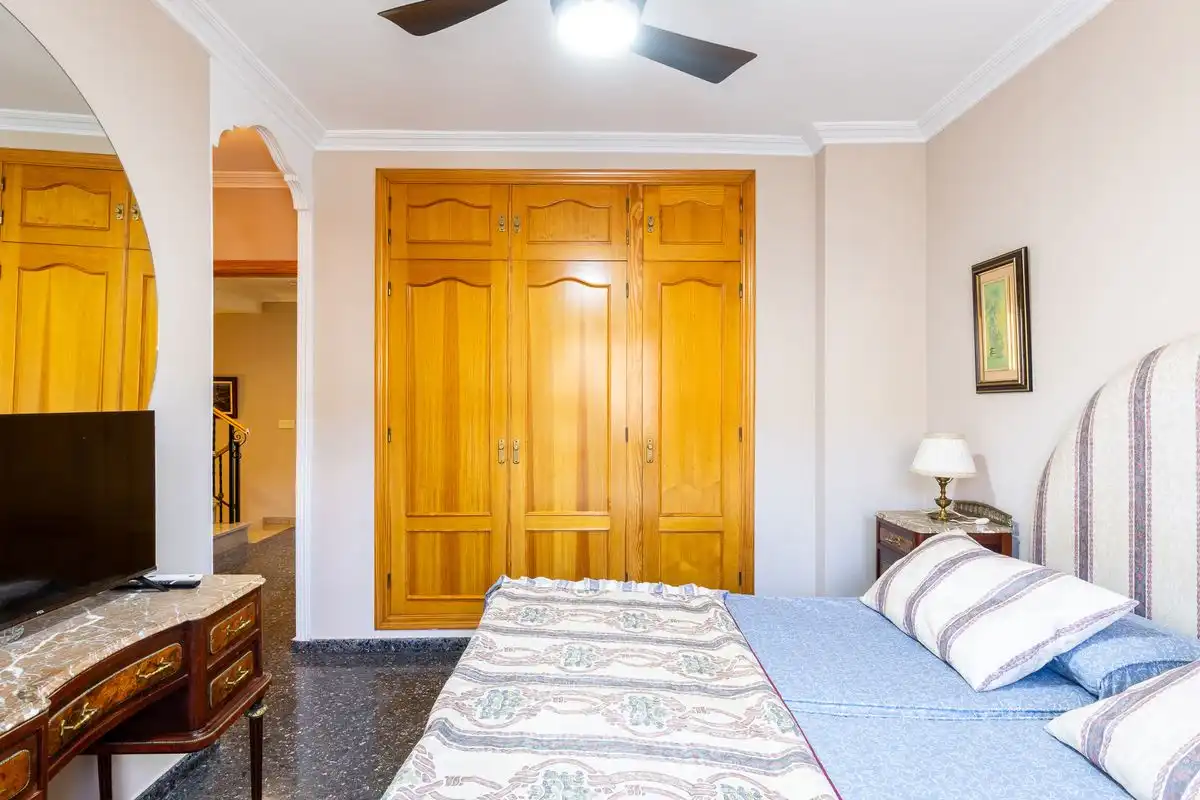 Habitación de Casa adosada en venta en Alaquàs con Aire acondicionado, Calefacción y Terraza