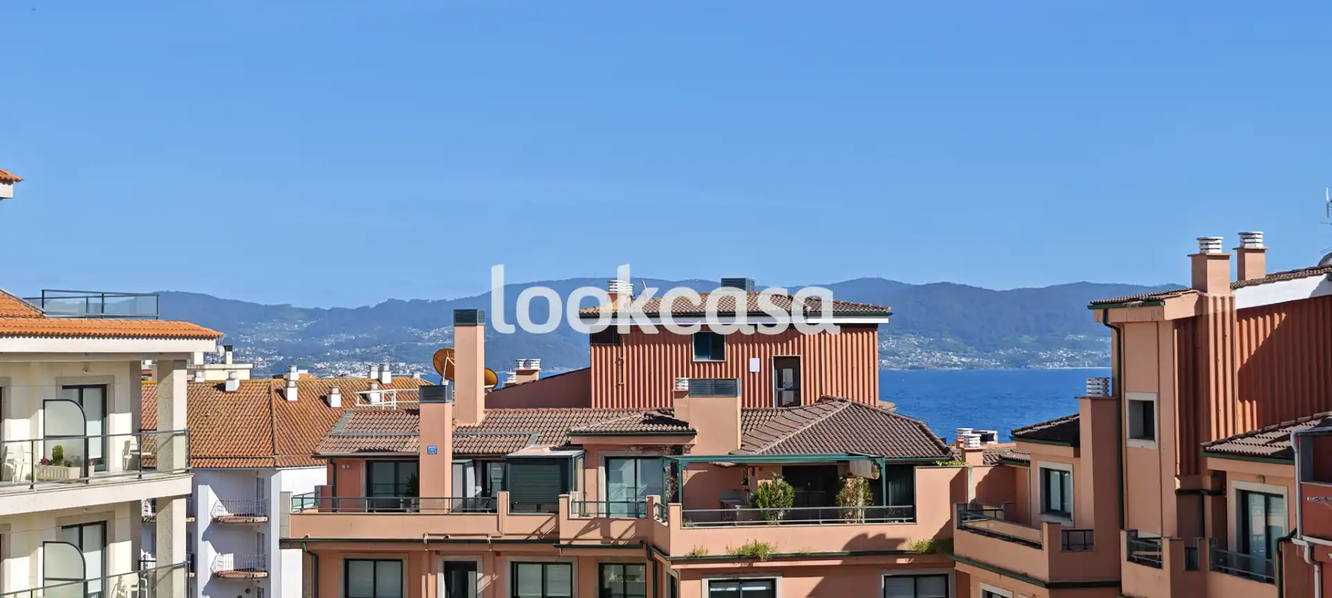 Vista exterior de Àtic en venda en Sanxenxo amb Calefacció, Parquet i Terrassa