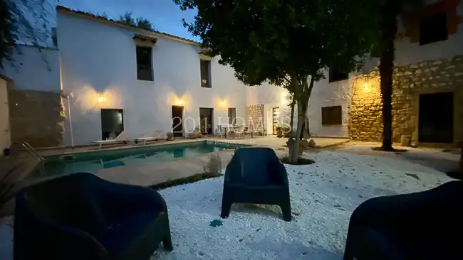 Vista exterior de Finca rústica en venta en Úbeda con Jardín privado, Terraza y Piscina