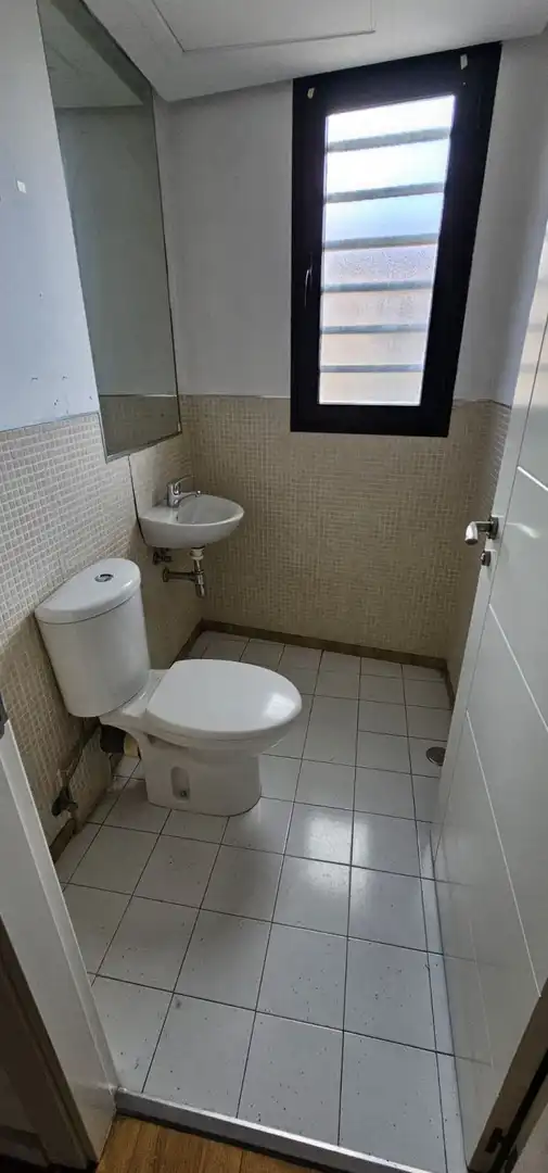 Baño de Piso en venta en Velilla de San Antonio con Aire acondicionado, Terraza y Trastero