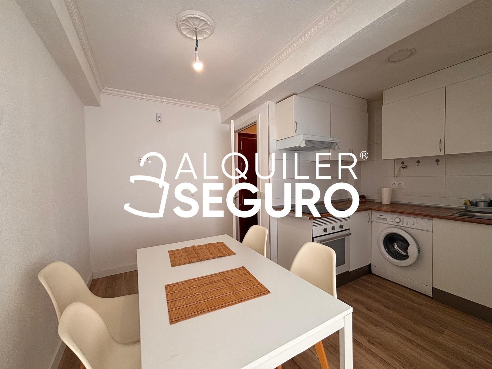 Kitchen of Flat to rent in  Madrid Capital  with Heating
