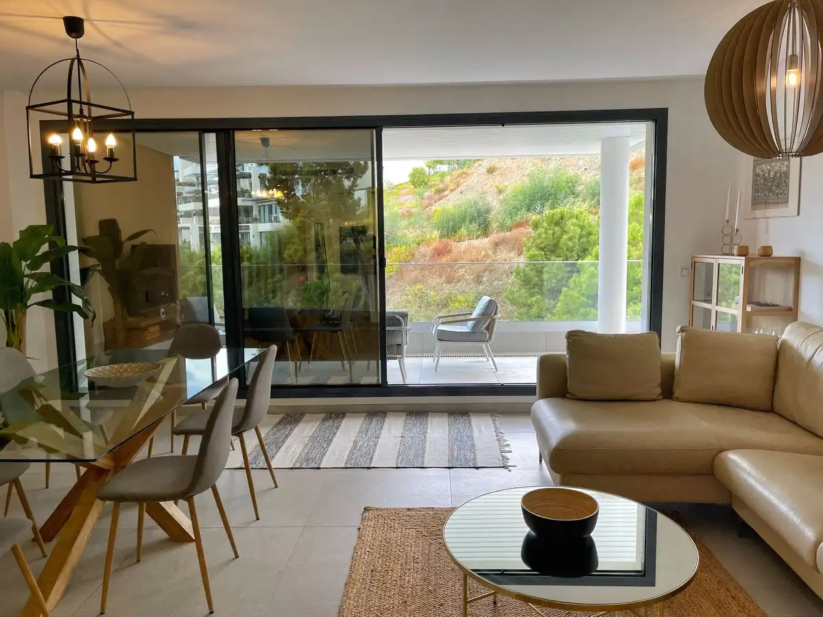 Wohnzimmer von Wohnung zur Miete in Benahavís mit Klimaanlage, Terrasse und Möbliert