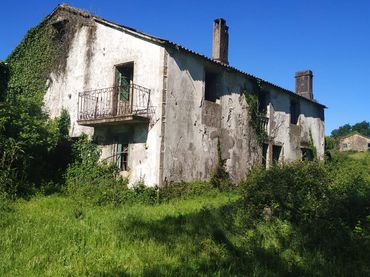 Casa amb jardí en venda a Brión
