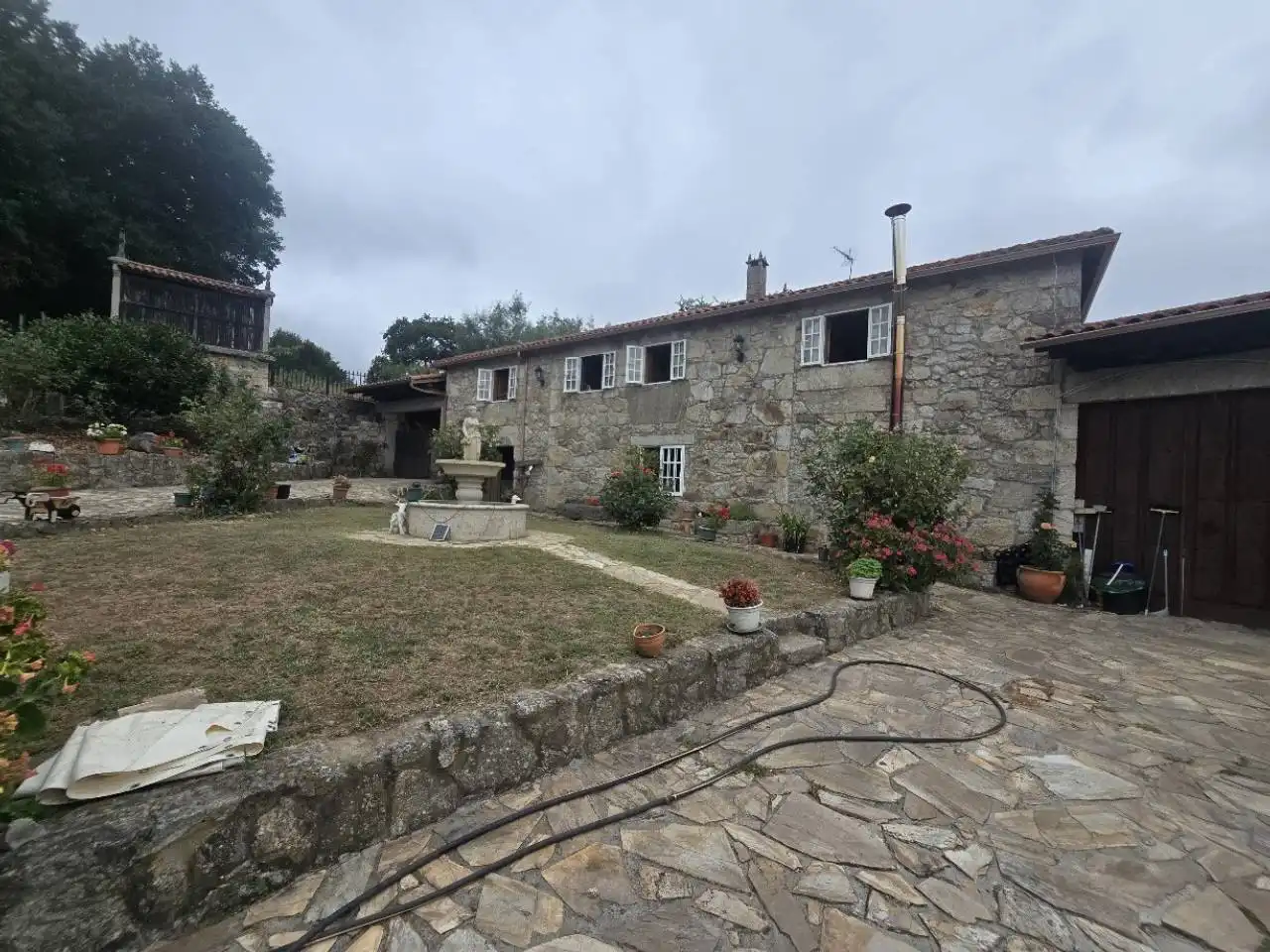 Außenansicht von Haus oder Chalet zum Verkauf in O Saviñao  mit Heizung, Privatgarten und Terrasse