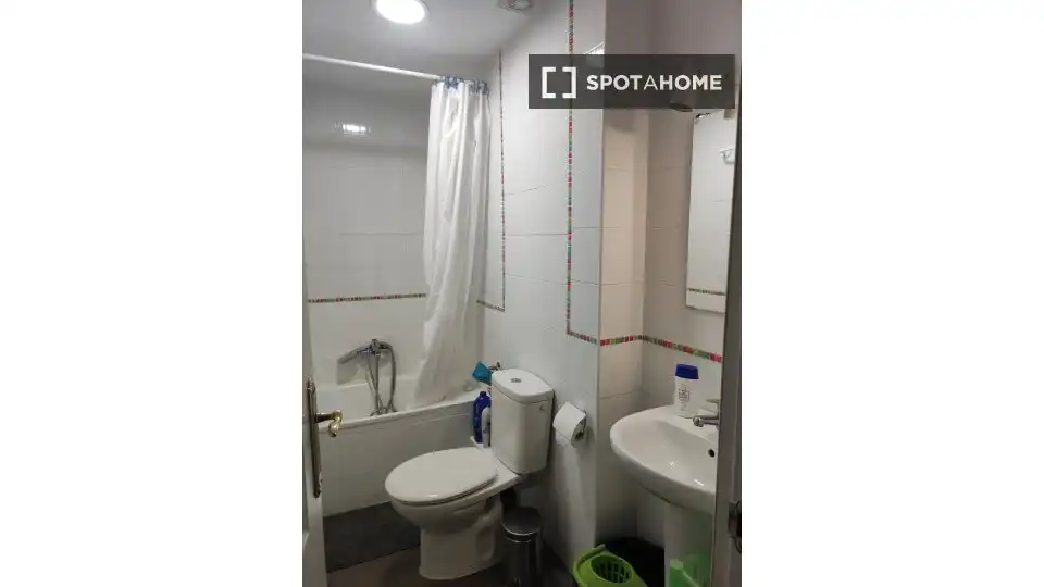 Badezimmer von Wohnungen zur untervermieten in Málaga mit Klimaanlage, Heizung und Terrasse