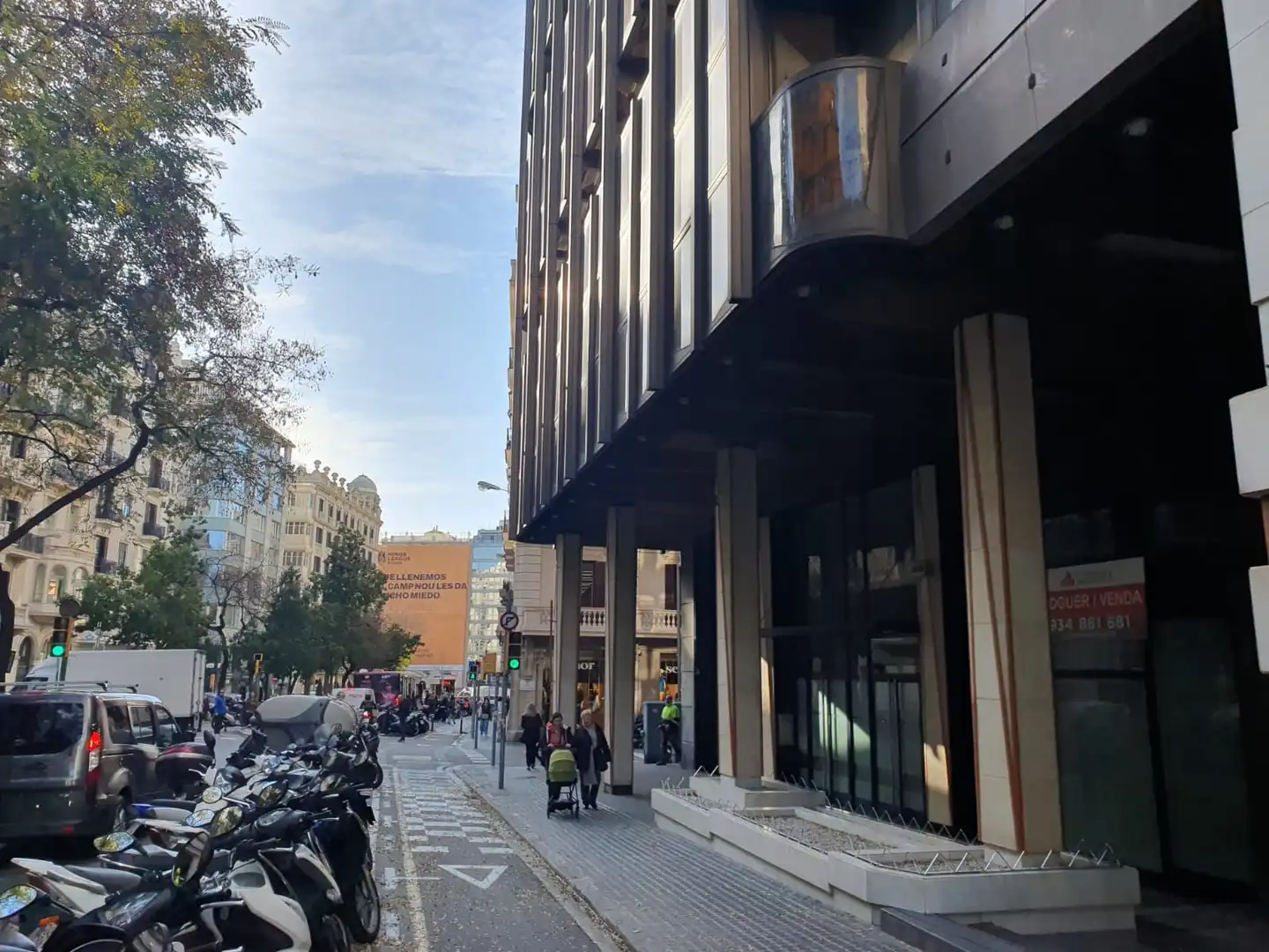 Vista exterior de Local de alquiler en Barcelona