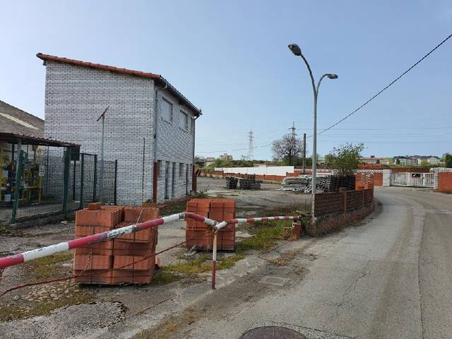 Nave industrial en Venta en Pol Zarrín en Salas
