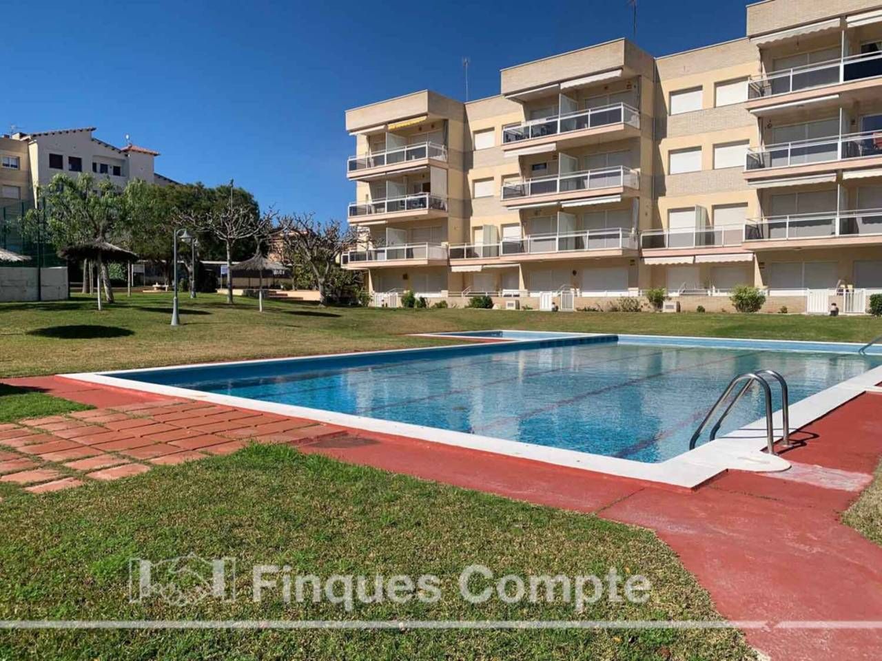 Piscina de Apartament en venda en Roda de Berà amb Aire condicionat, Terrassa i Traster