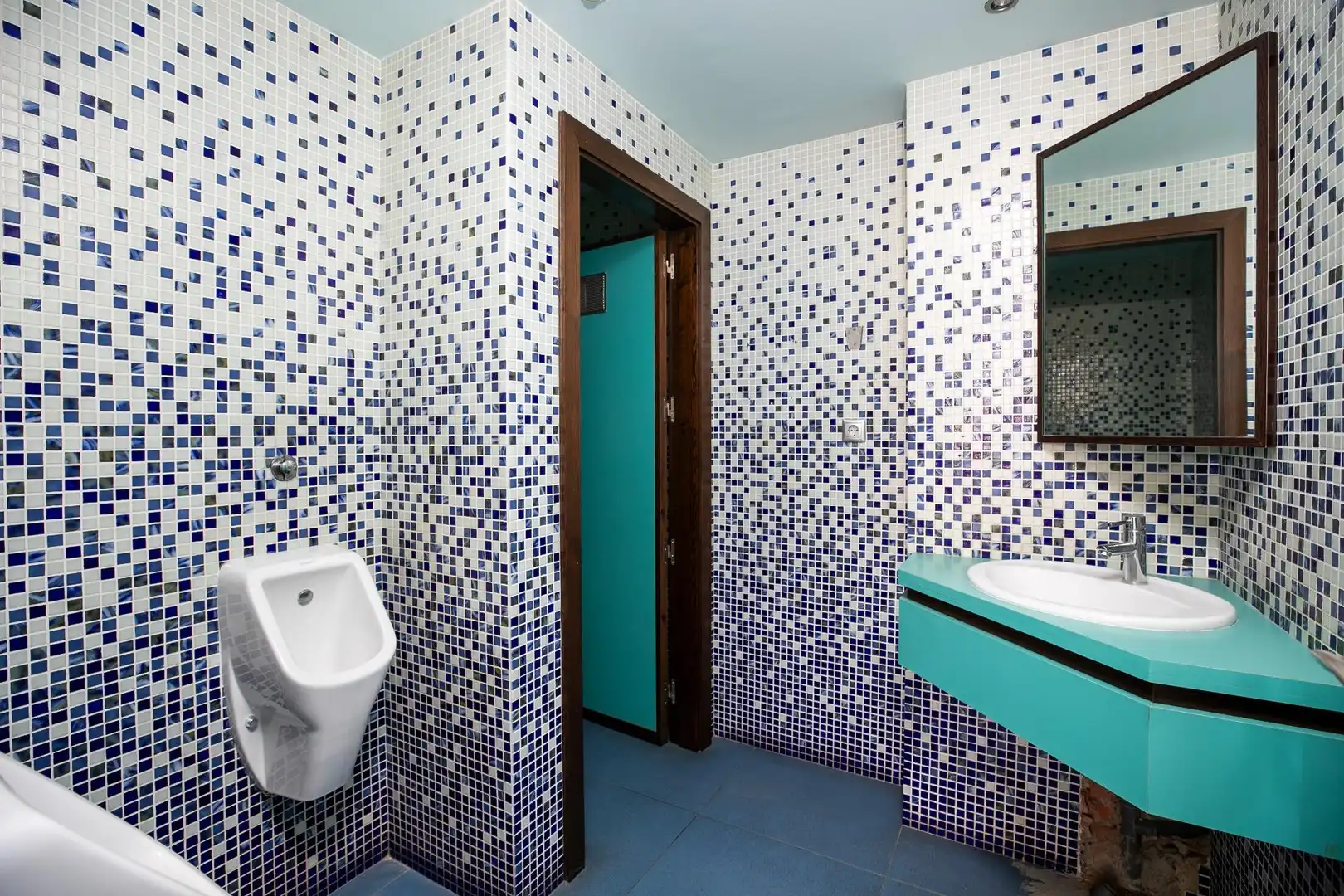 Baño de Local en venta en Huesca con Amueblado