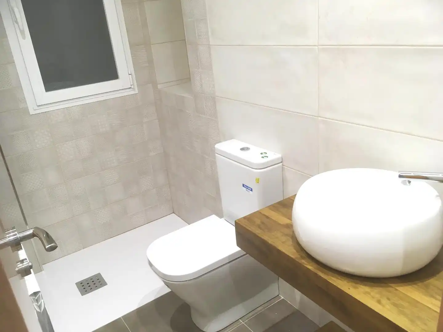 Badezimmer von Wohnung zur Miete in Zaragoza mit Heizung, Parkett und Möbliert