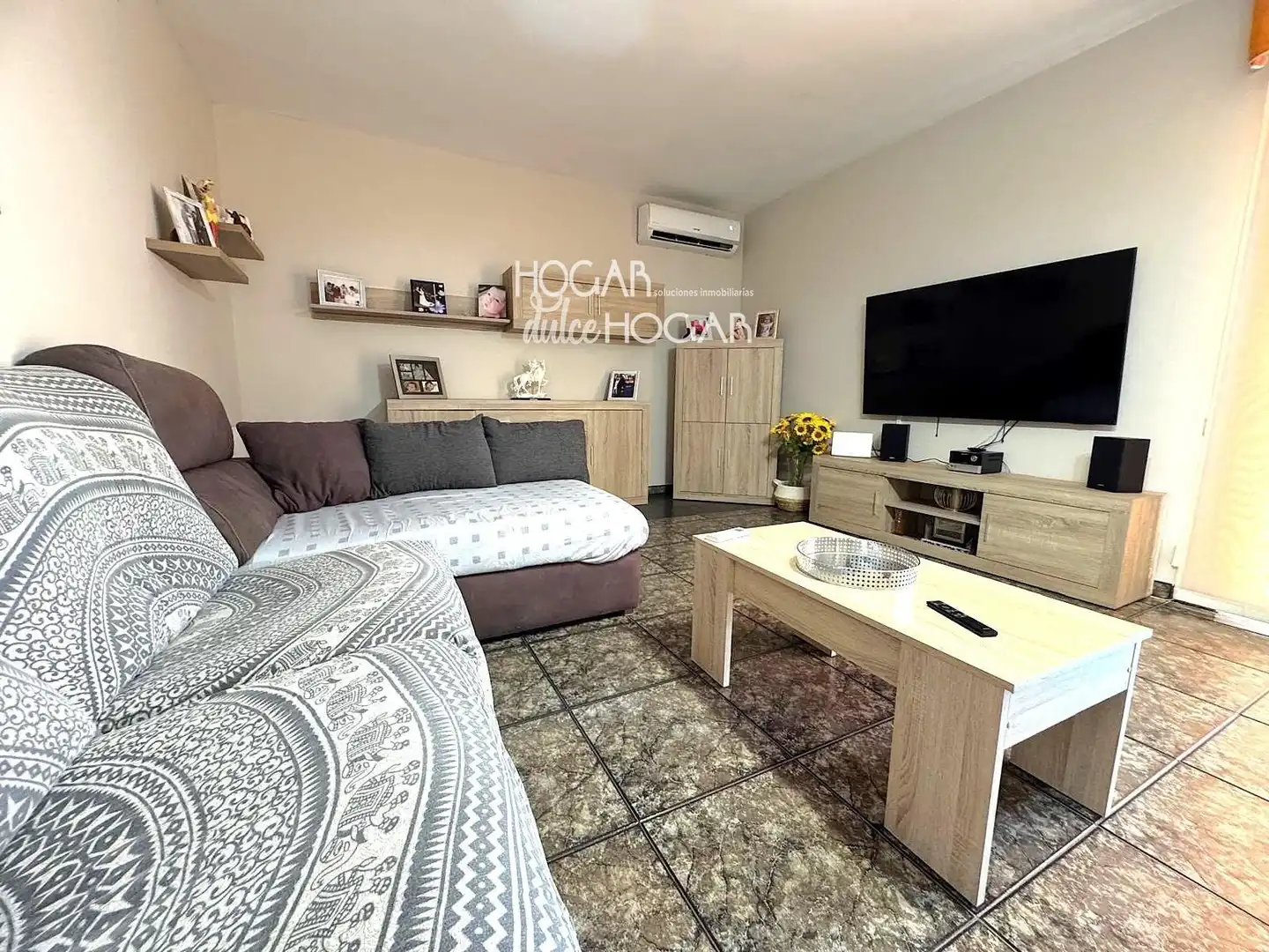 Sala d'estar de Casa o xalet en venda en La Bisbal del Penedès amb Aire condicionat, Calefacció i Terrassa