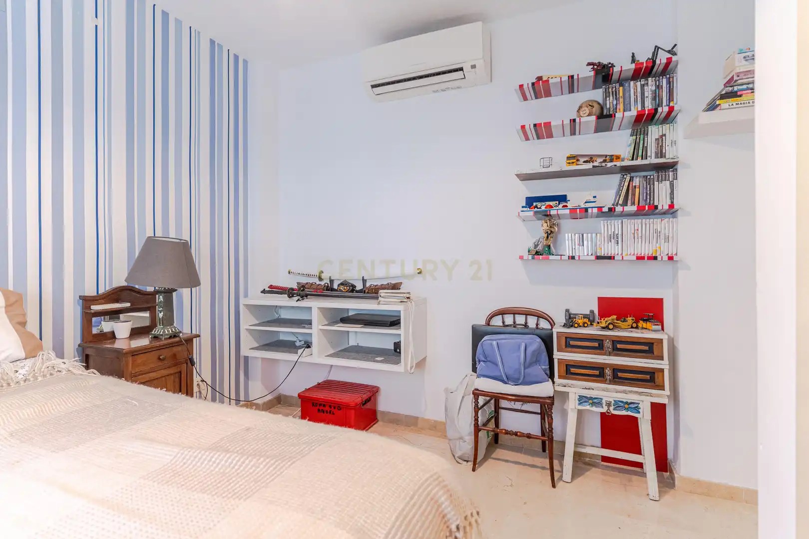 Habitación de Apartamento en venta en Rincón de la Victoria con Aire acondicionado, Trastero y Piscina