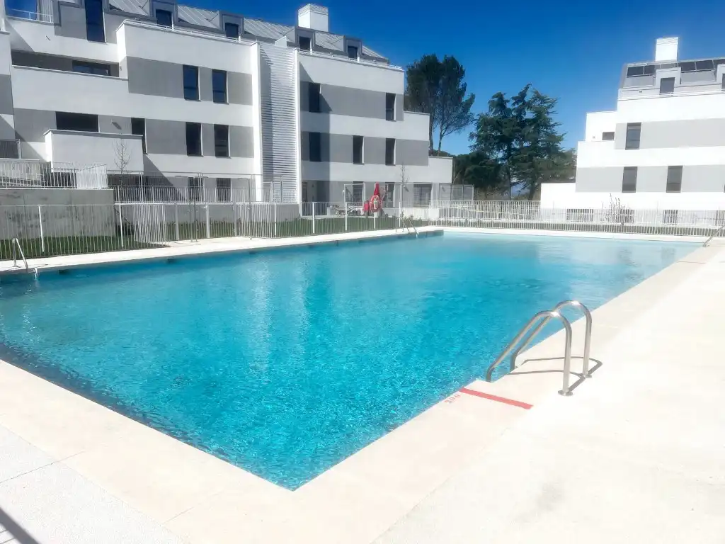 Schwimmbecken von Wohnung zur Miete in Cobeña mit Klimaanlage, Heizung und Terrasse