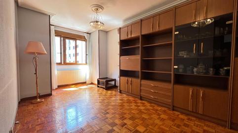 Foto 2 de Pis en venda a La Calzada, Asturias