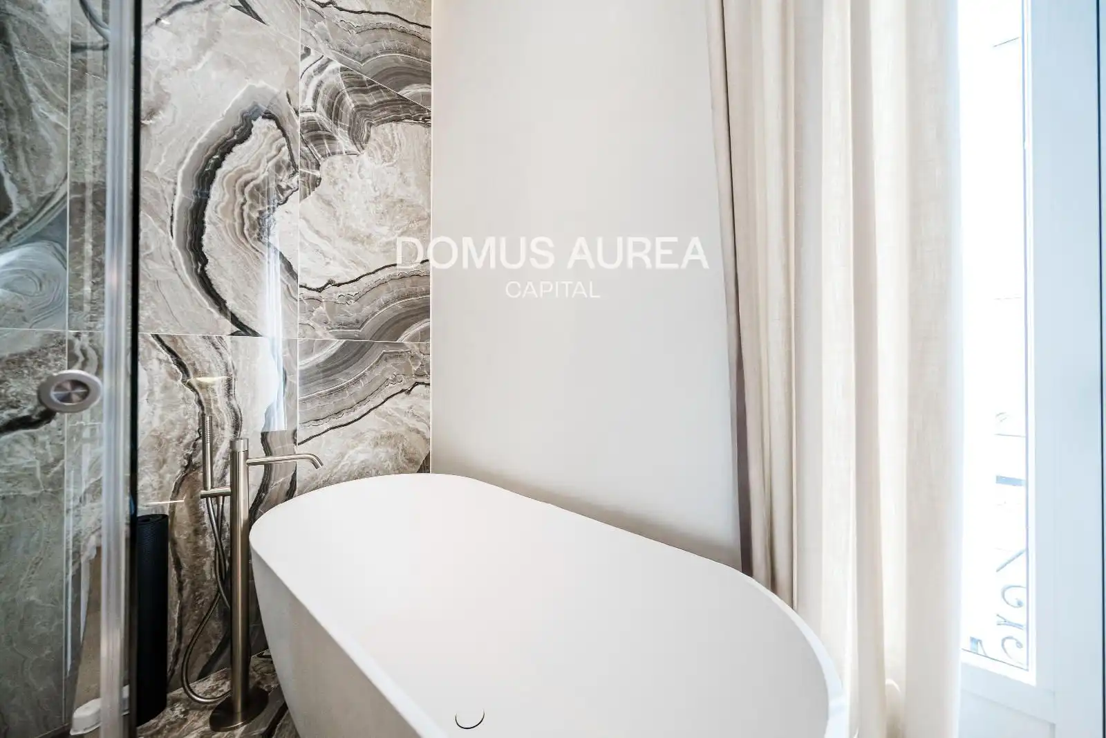 Bathroom of Flat for rent in Madrid  with Air Conditioner, Storage room and Furnished