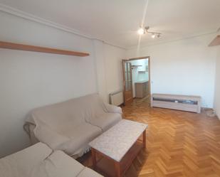 Sala d'estar de Pis de lloguer en  Madrid Capital amb Calefacció, Terrassa i Balcó