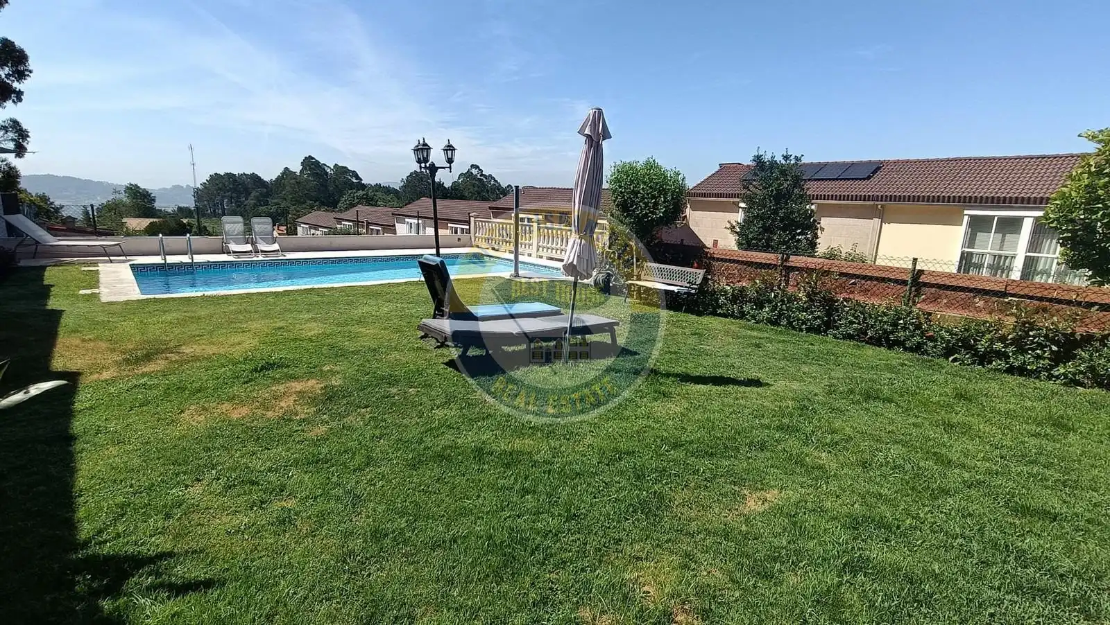 Piscina de Casa adosada en venta en Vigo  con Calefacción, Terraza y Trastero