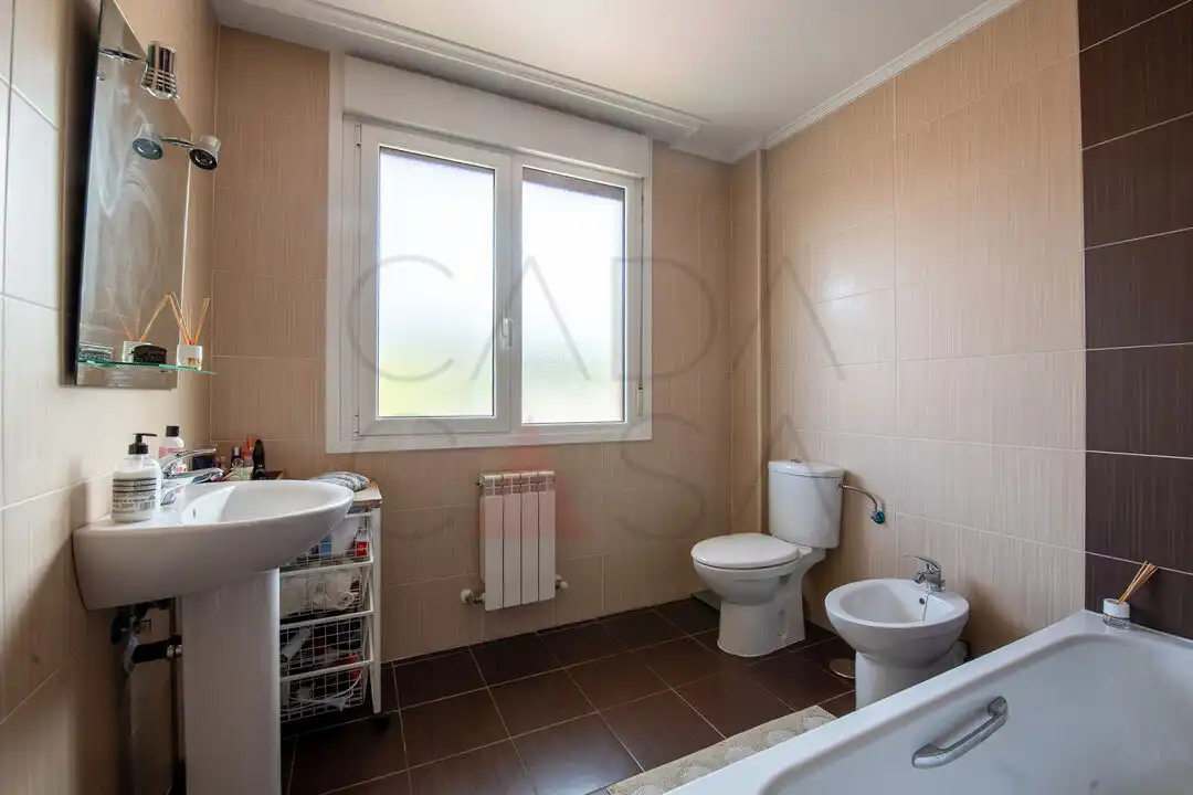 Baño de Casa o chalet en venta en Villaescusa (Cantabria) con Calefacción, Jardín privado y Terraza