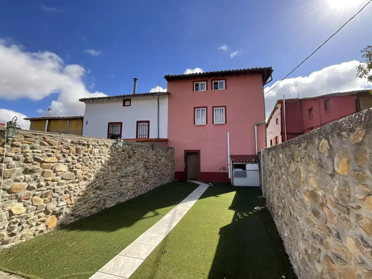 Vista exterior de Casa adosada en venta en Bascuñana, Burgos