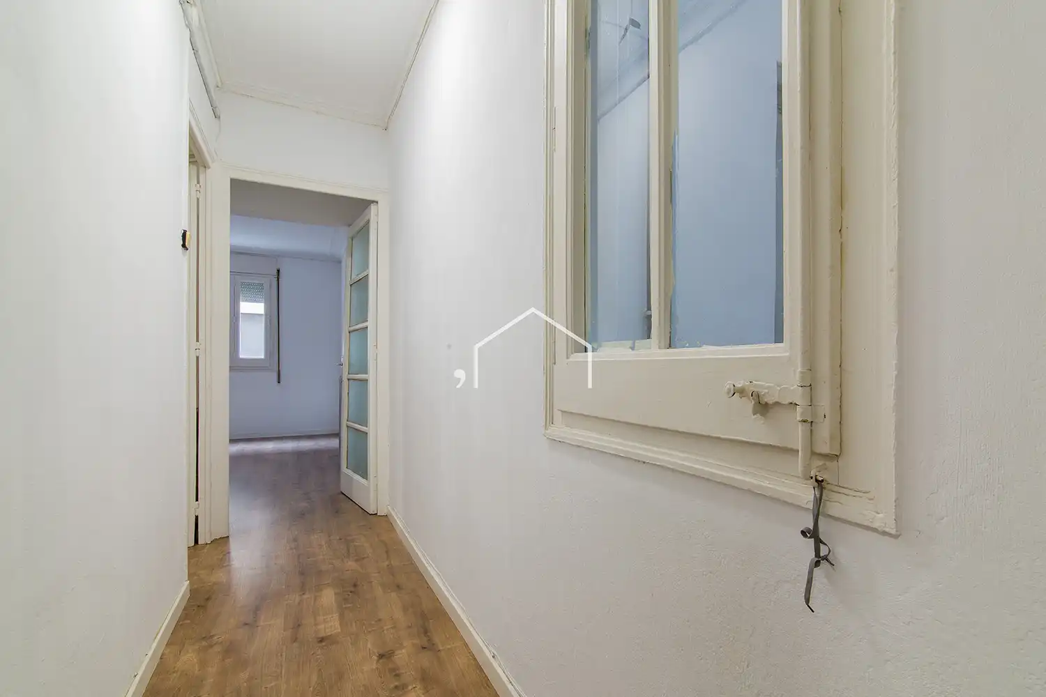 Wohnung zum Verkauf in Barcelona mit Heizung, Parkett und Ofen