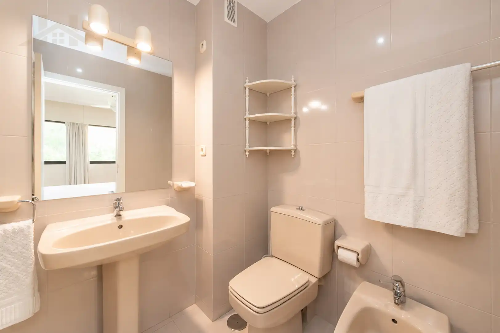Bathroom of Flat for sale in Pozuelo de Alarcón  with Air Conditioner, Heating and Terrace