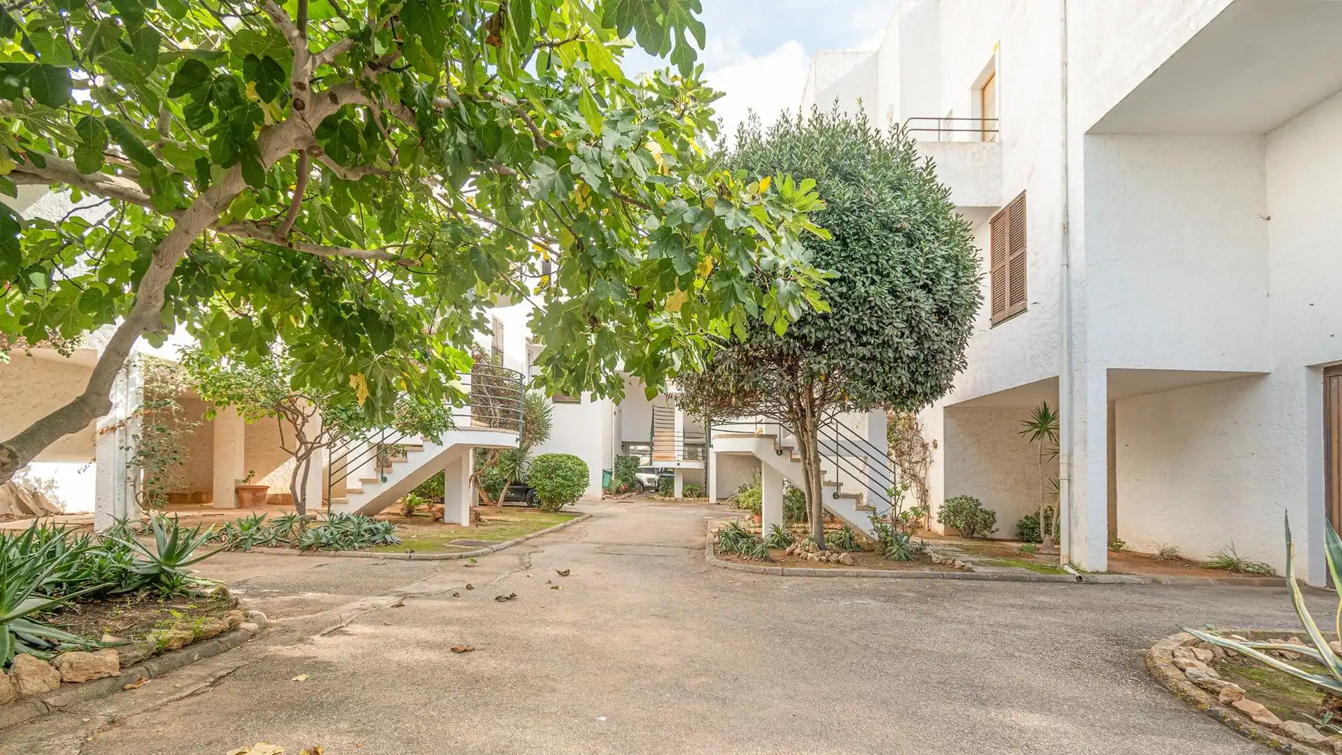 Vista exterior de Dúplex en venda en Calvià amb Aire condicionat, Calefacció i Jardí privat