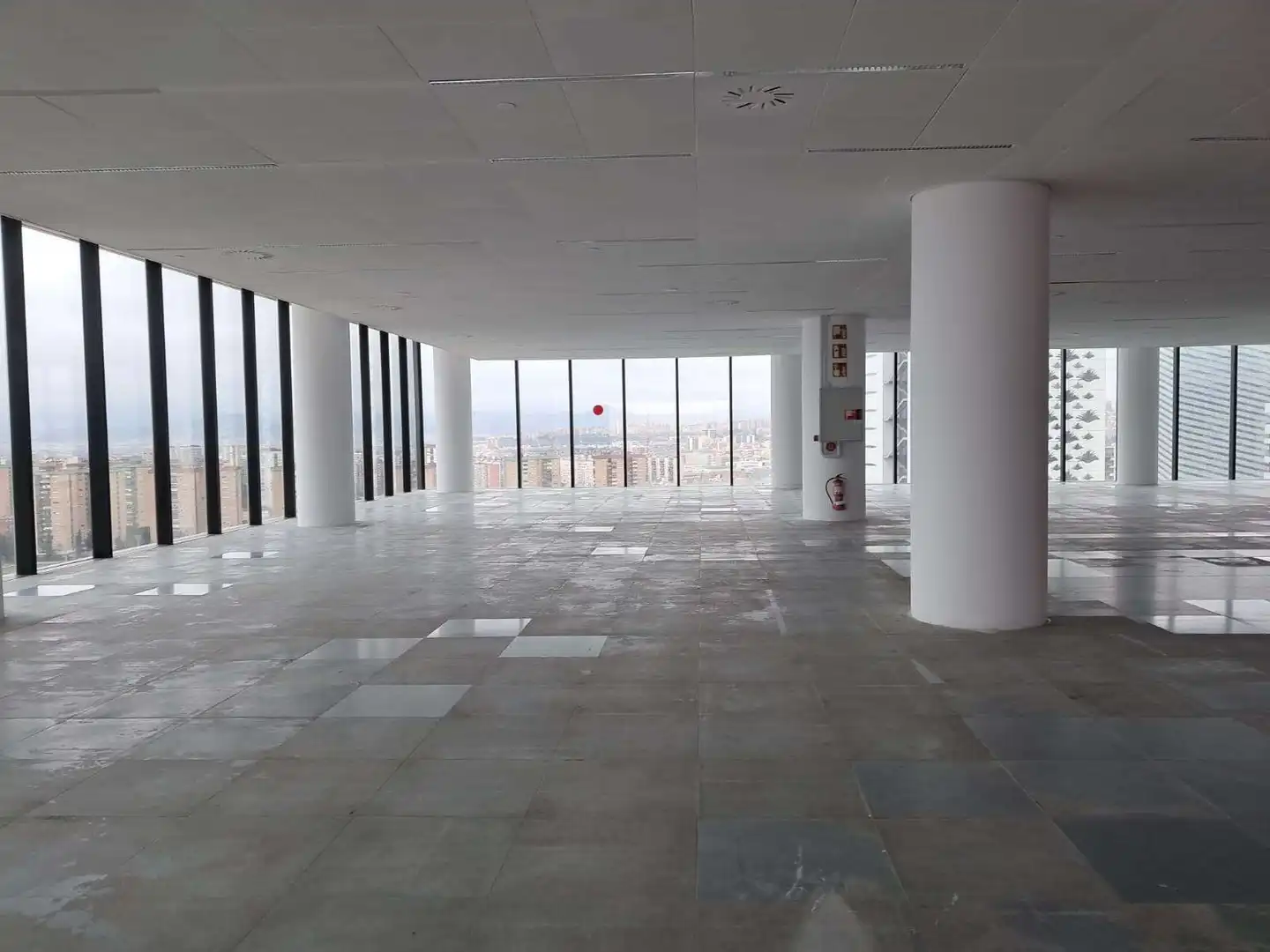 Büro zur Miete in L'Hospitalet de Llobregat mit Klimaanlage und Heizung