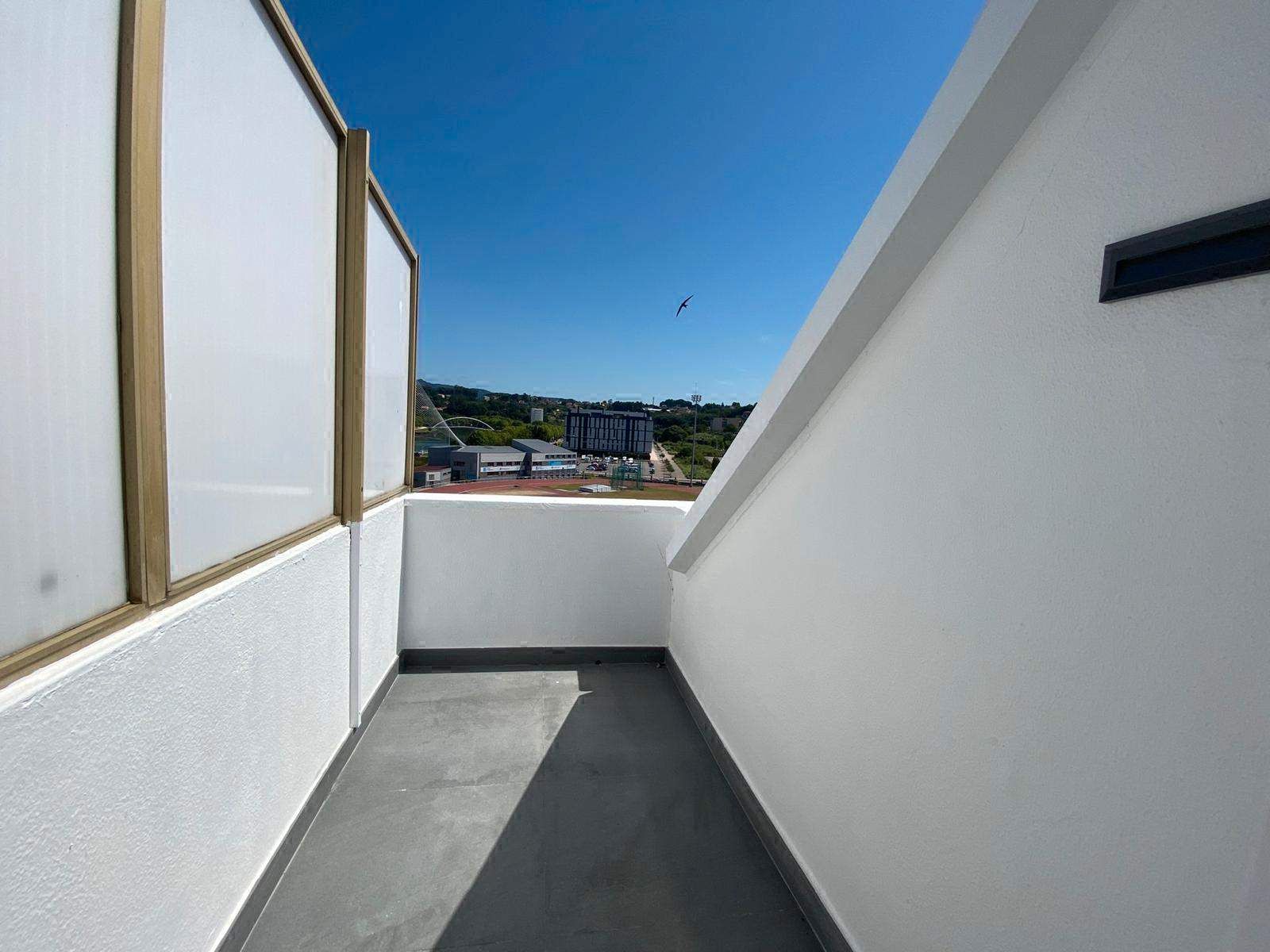 Terrassa de Àtic de lloguer en Pontevedra Capital  amb Calefacció, Parquet i Terrassa