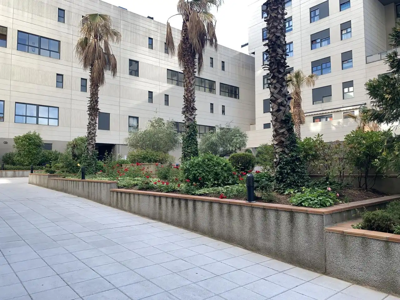 Exterior view of Flat for rent in Coslada  with Air Conditioner, Furnished and Community pool