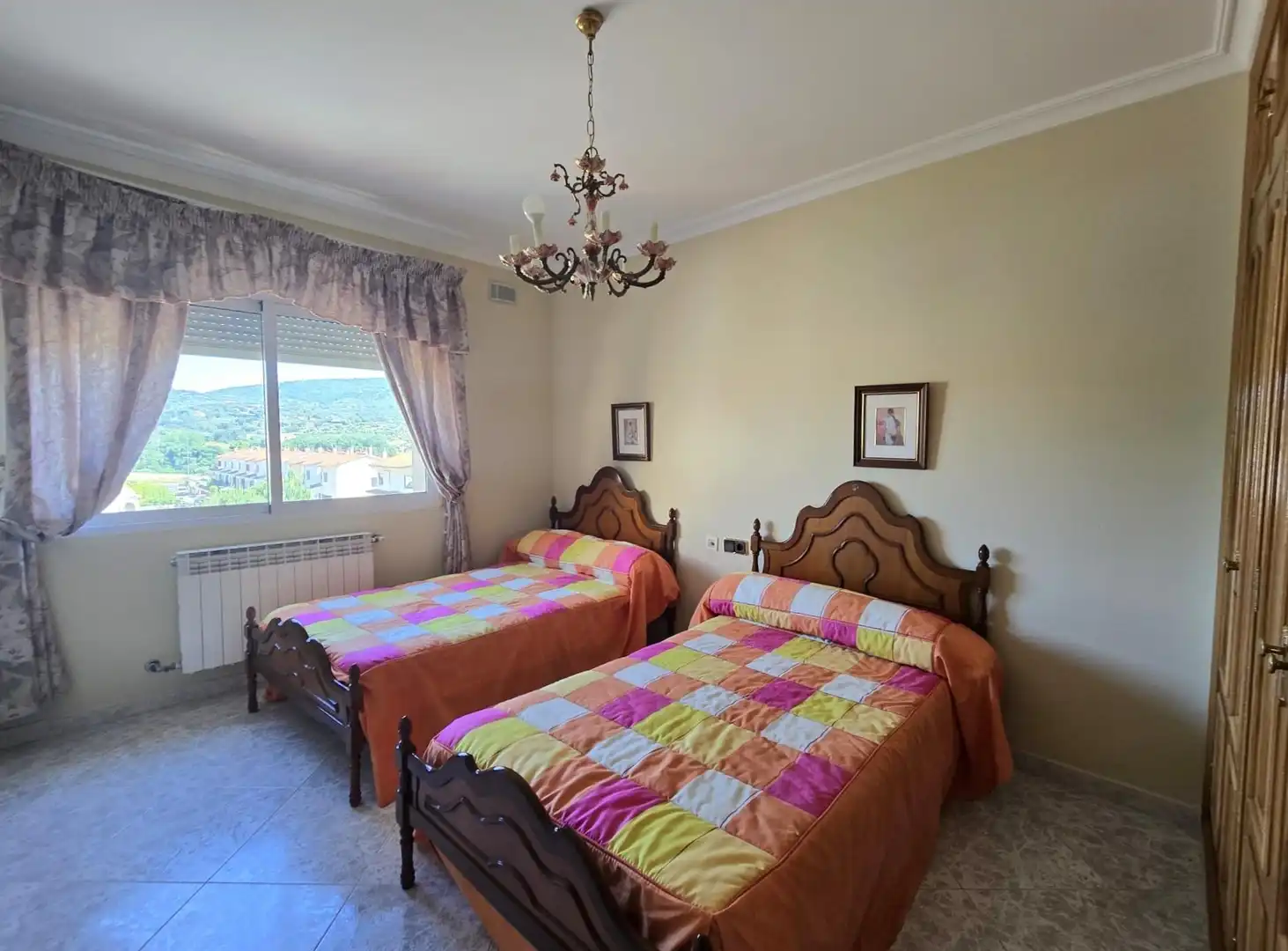 Houses for sale in Calle ALVARO DE HINOJOSA, Miralvalle - Av. Virgen del Puerto - La Data