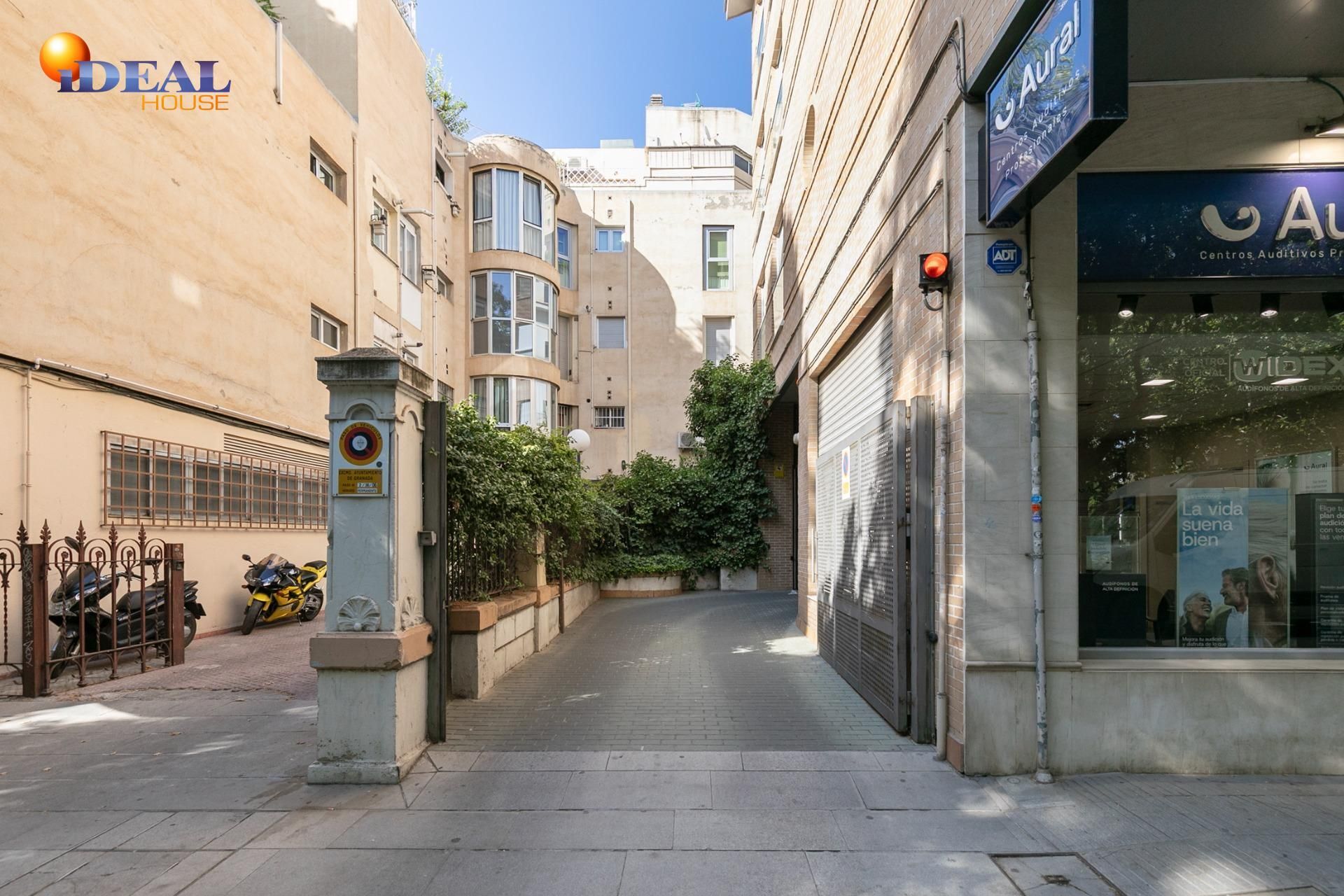 Exterior view of Garage for sale in  Granada Capital