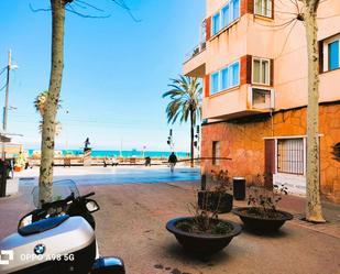 Vista exterior de Local en venda en Badalona amb Aire condicionat, Calefacció i Moblat