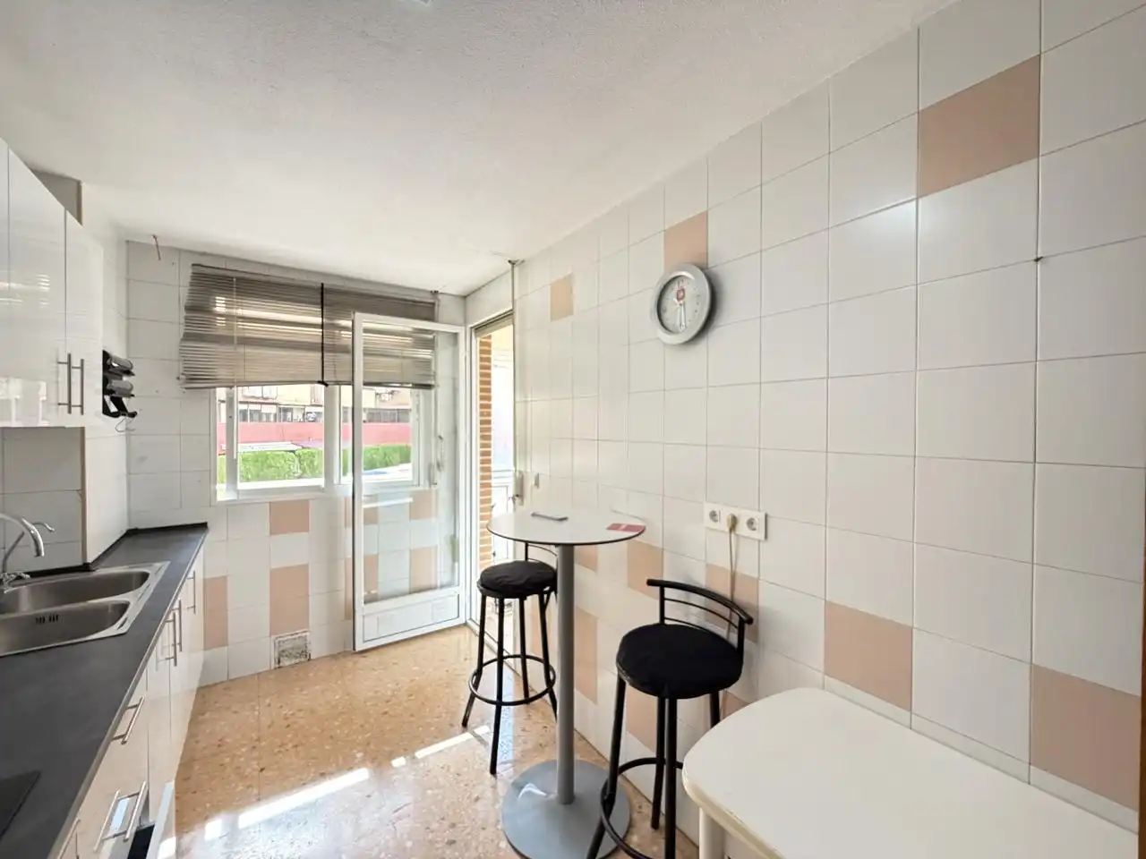 Küche von Wohnung zum Verkauf in Alicante / Alacant mit Klimaanlage, Privatgarten und Terrasse