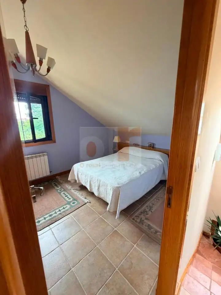 Dormitori de Casa o xalet de lloguer en Moaña amb Calefacció, Jardí privat i Terrassa
