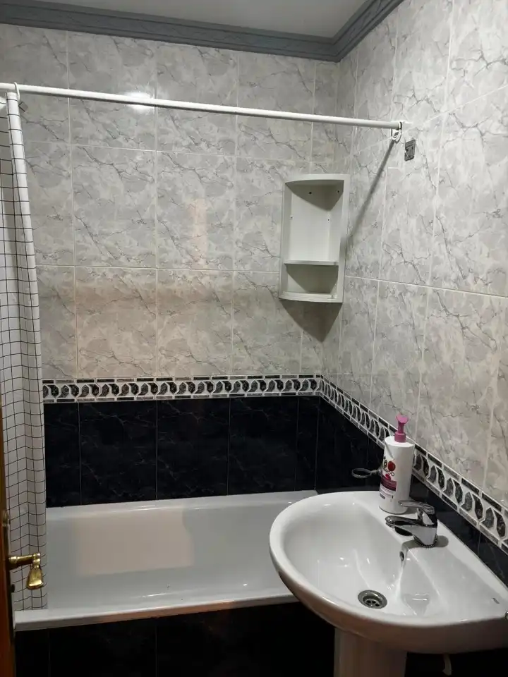 Baño de Piso en venta en Vélez-Málaga con Aire acondicionado, Calefacción y Terraza