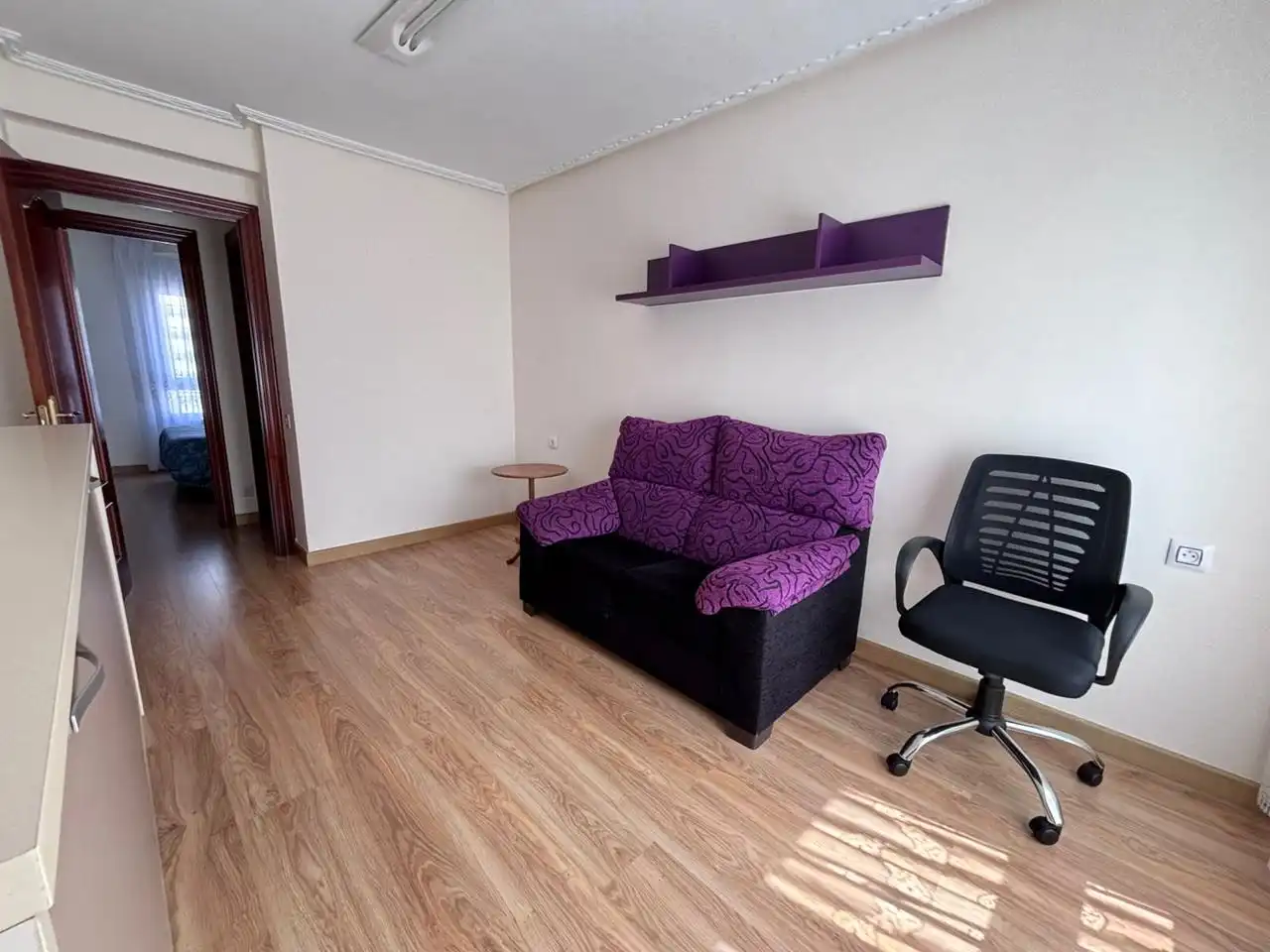 Sala d'estar de Pis en venda en Gijón  amb Calefacció, Traster i Balcó