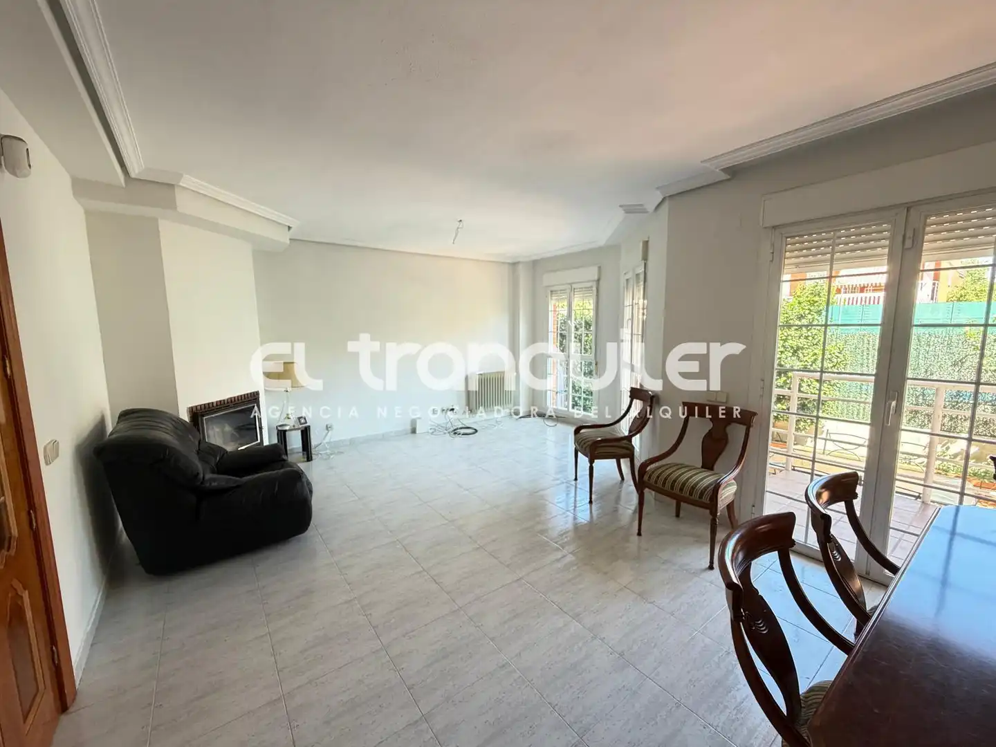 Sala d'estar de Casa adosada de lloguer en Leganés amb Jardí privat, Parquet i Terrassa